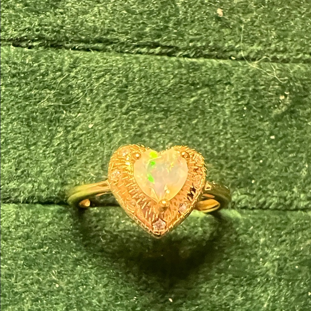 Dainty style Heart-Shaped Natural Opal Gold setting s925 Ring size6
